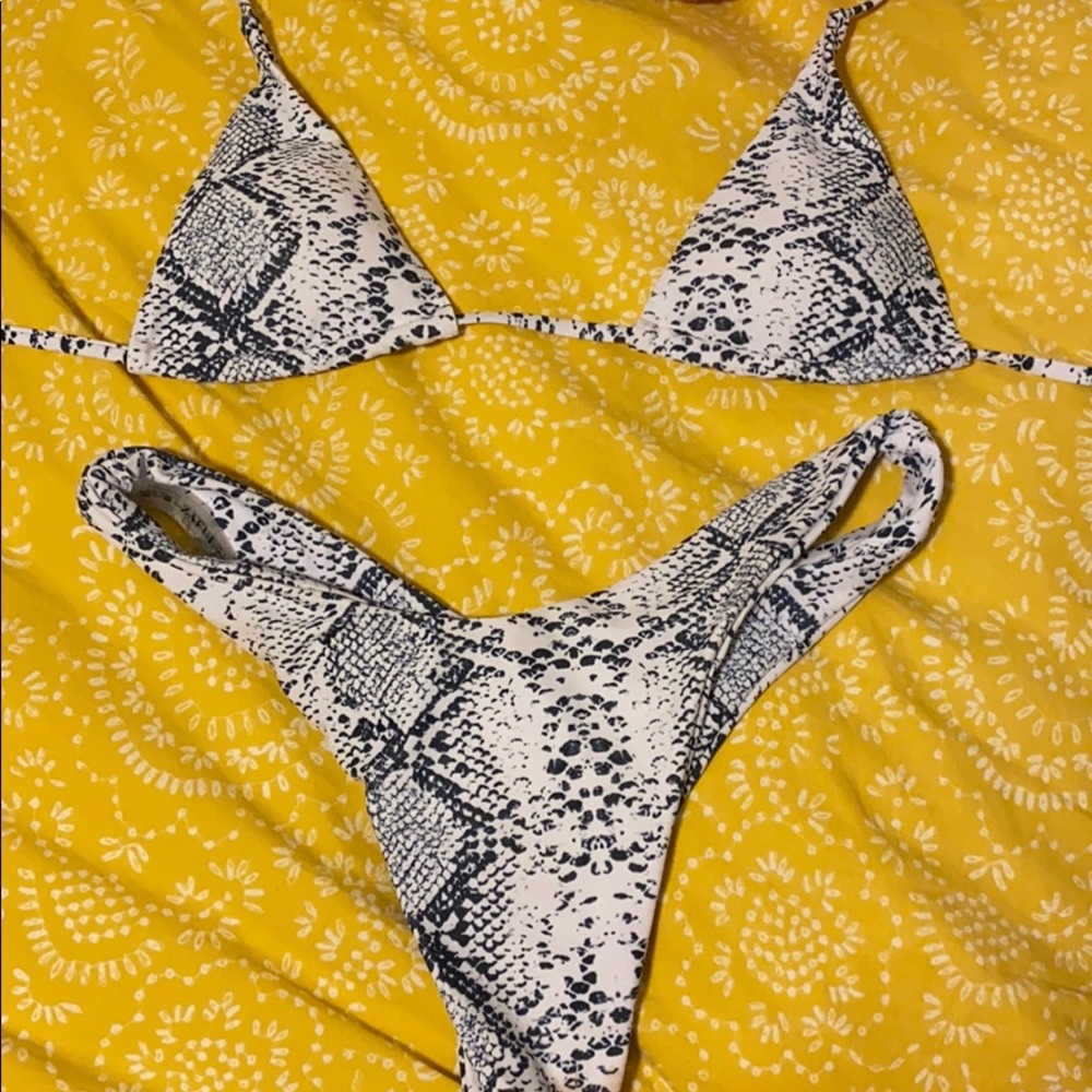 Snake skin pattern bikini set!